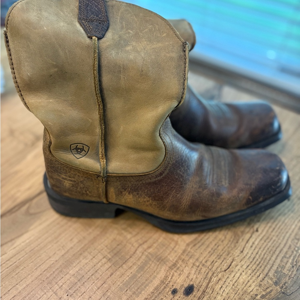 Ariat Cowboy Boots Brown and Tan Western Style
